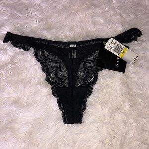 Natori 7250484 Sheer Black Chantilly Lace G-String Thong Bikini Pantie SZ M NWT